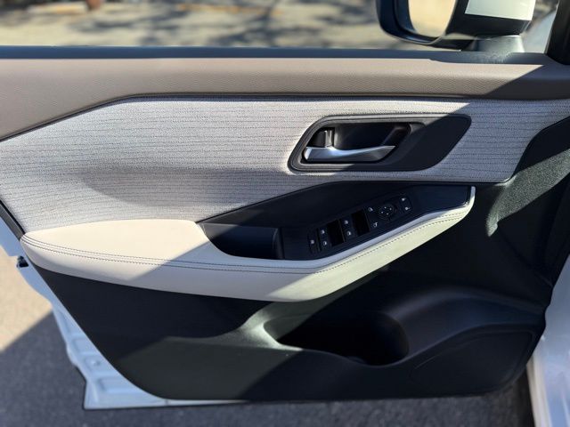 2023 Nissan Rogue SV Image 34 of 45