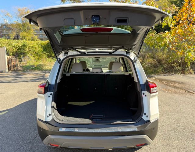 2023 Nissan Rogue SV Image 13 of 45