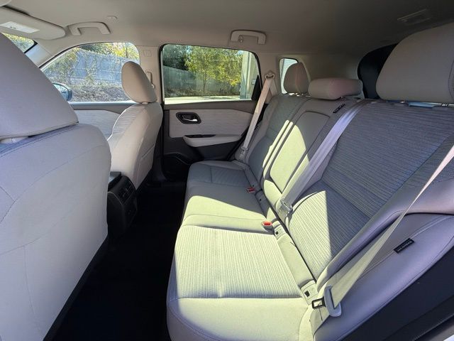 2023 Nissan Rogue SV Image 19 of 45