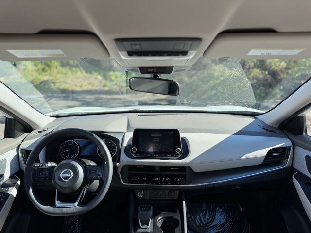 2023 Nissan Rogue SV Image 21 of 45