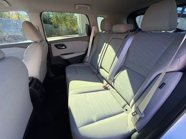 2023 Nissan Rogue SV Image 14 of 45