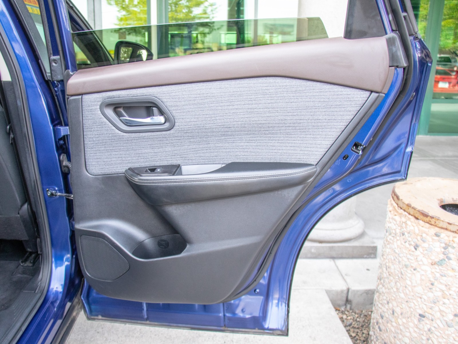 Vehicle image 24 of 26