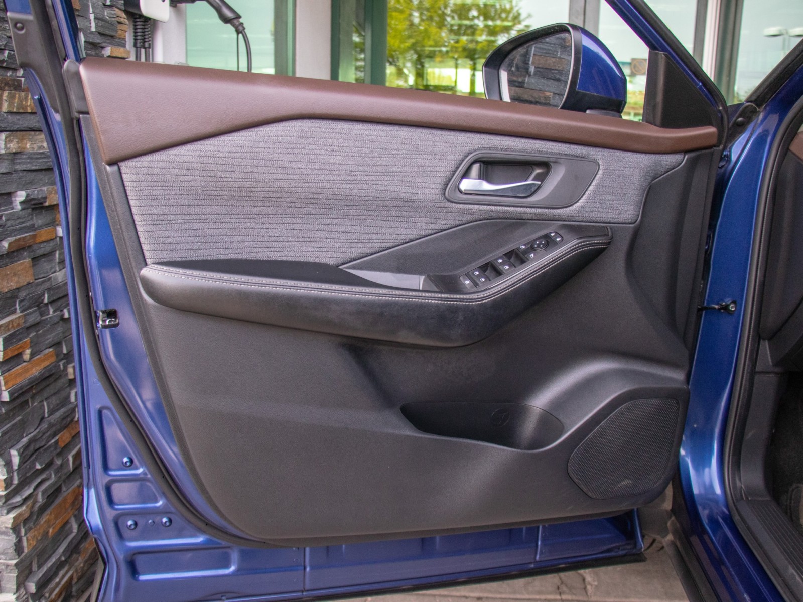 Vehicle image 9 of 26