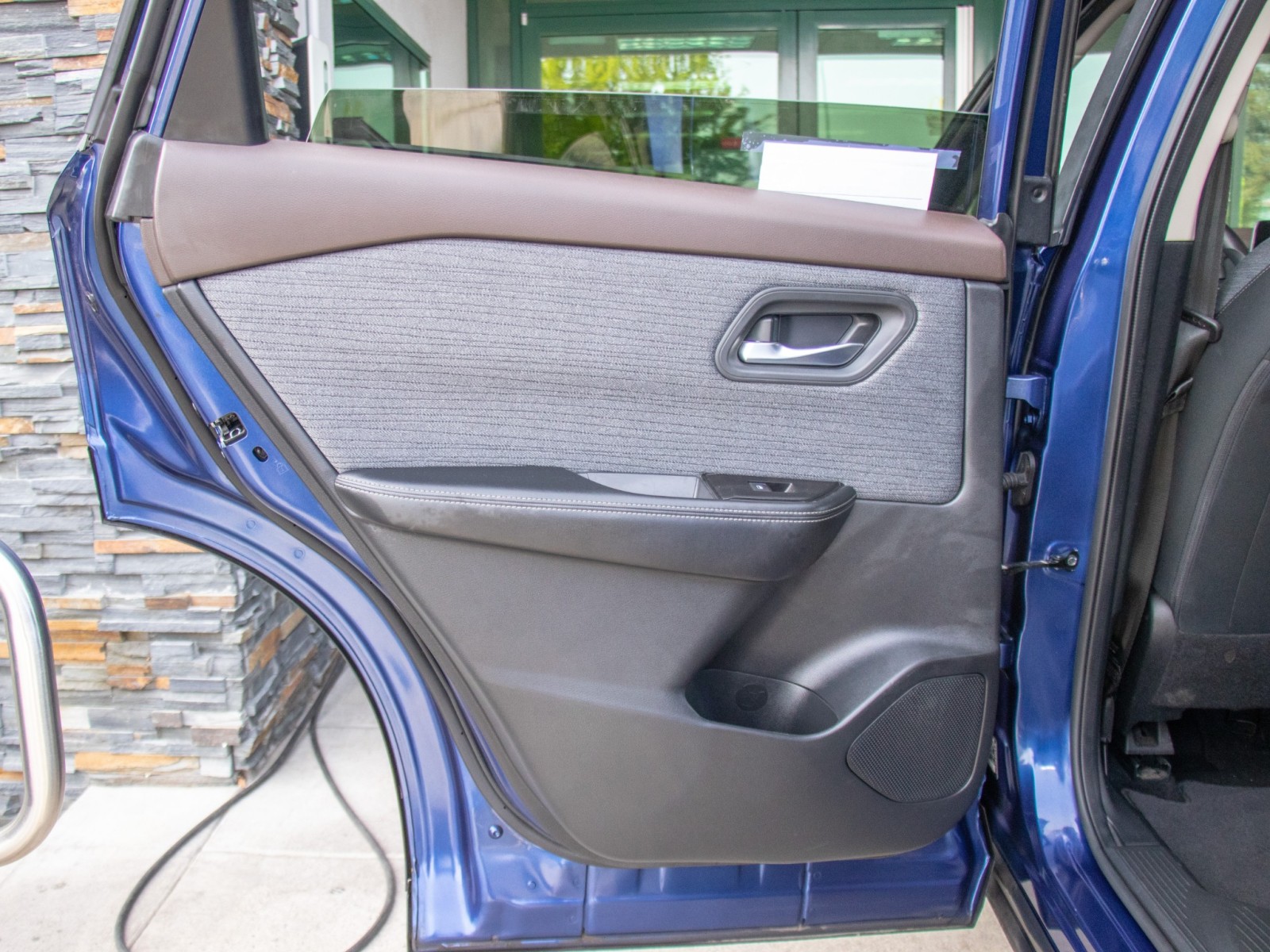 Vehicle image 21 of 26