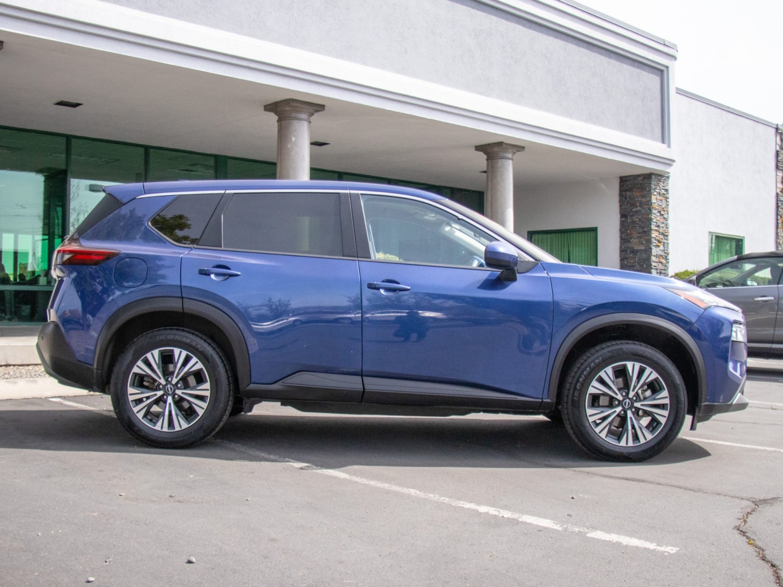 Vehicle image 4 of 26