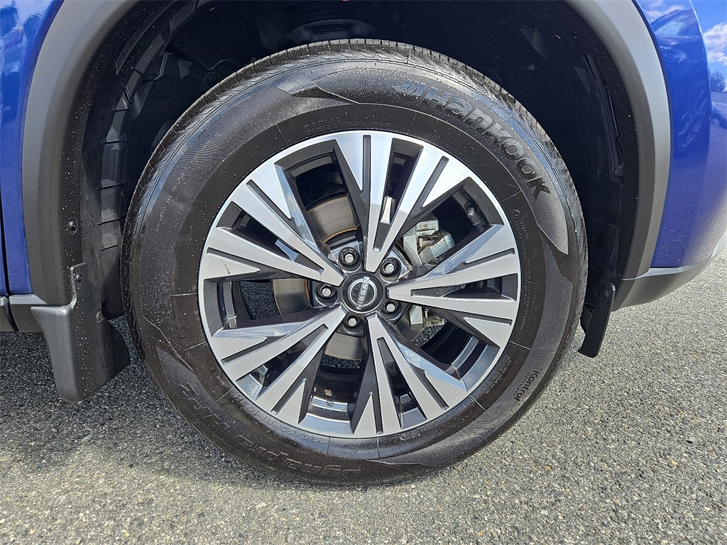 2023 Nissan Rogue SV Image 14 of 31