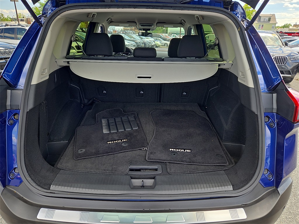 2023 Nissan Rogue SV Image 15 of 31