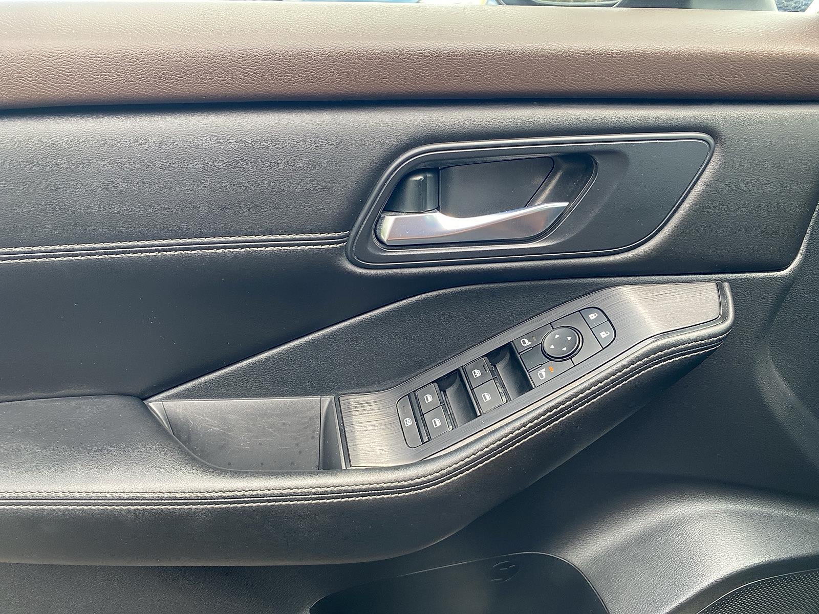 Vehicle image 19 of 27