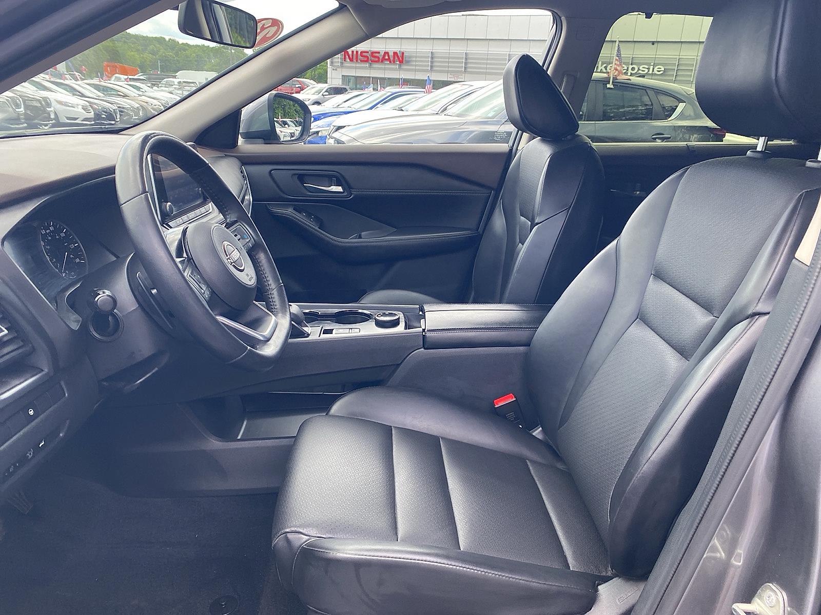 Vehicle image 10 of 27