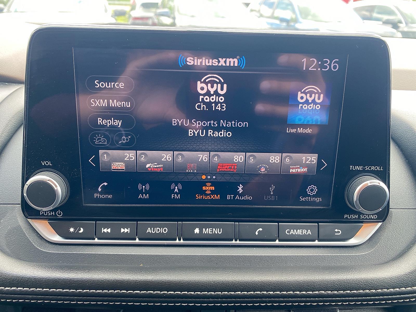 Vehicle image 17 of 27