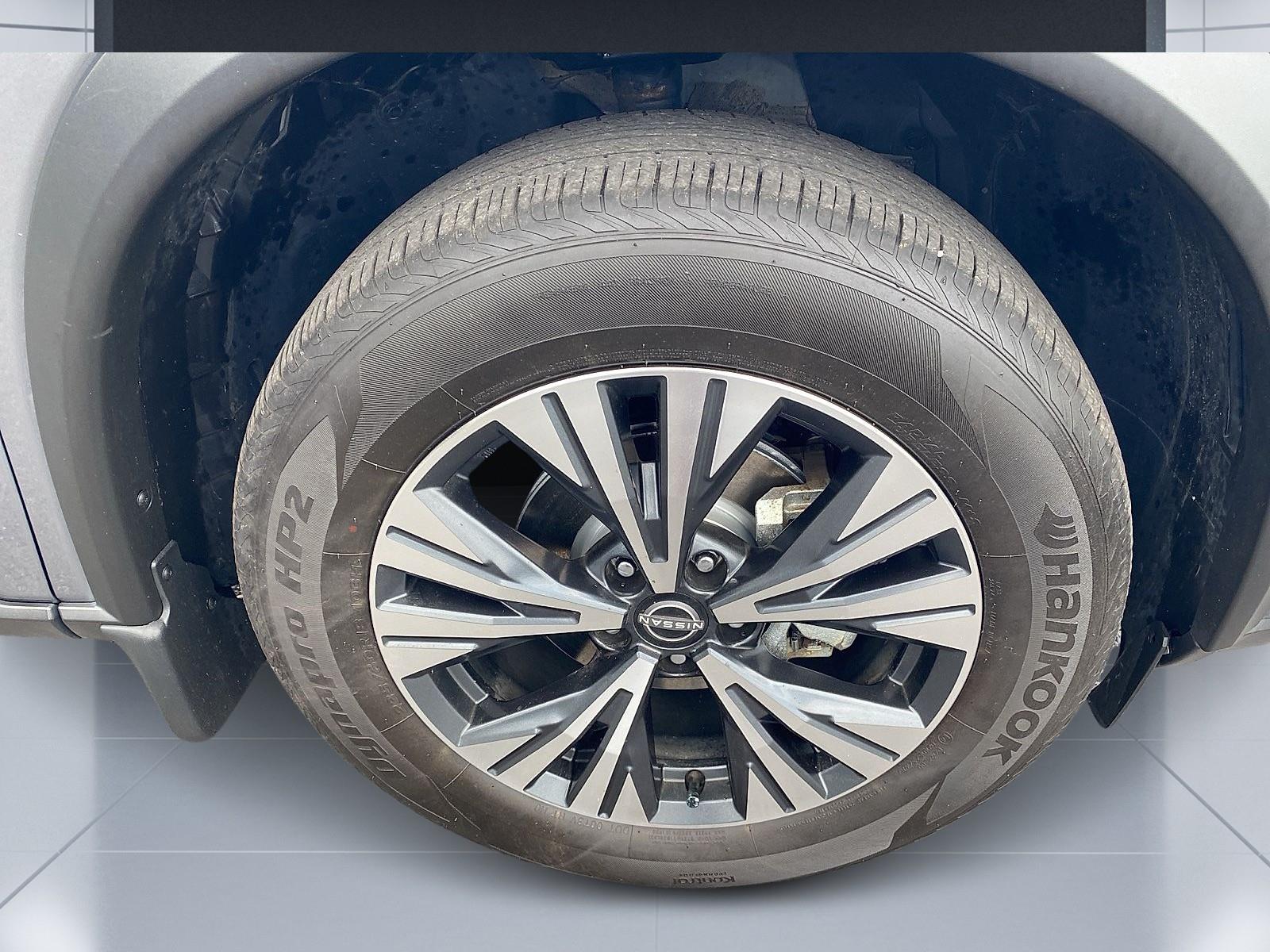 Vehicle image 8 of 27