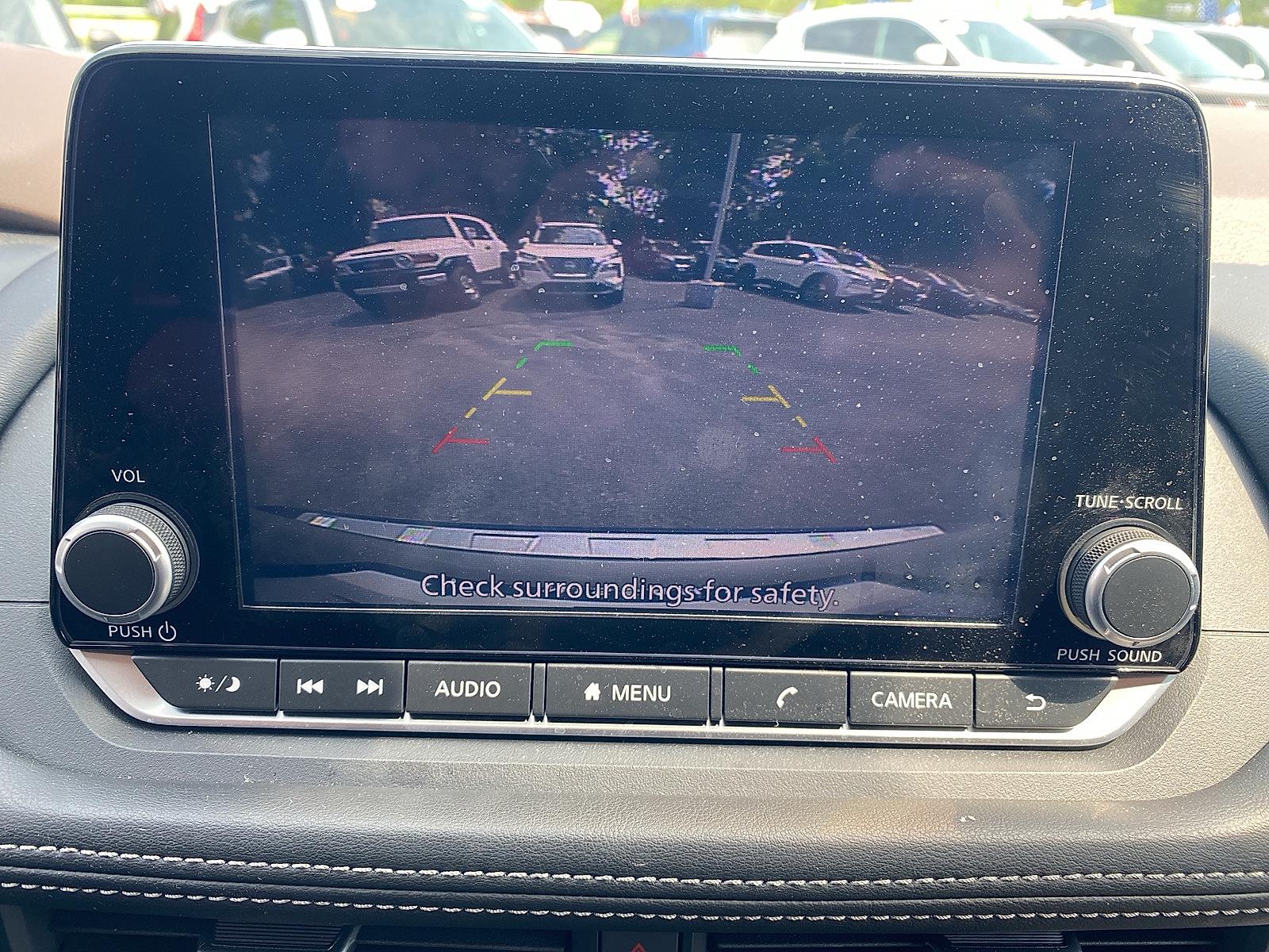 Vehicle image 15 of 26
