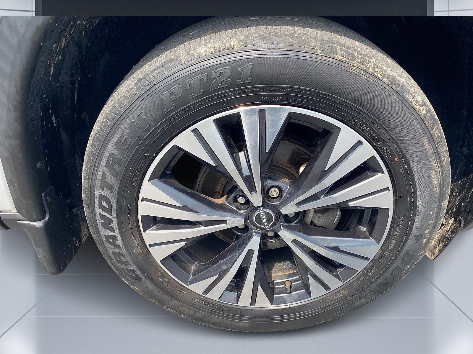 Vehicle image 8 of 26