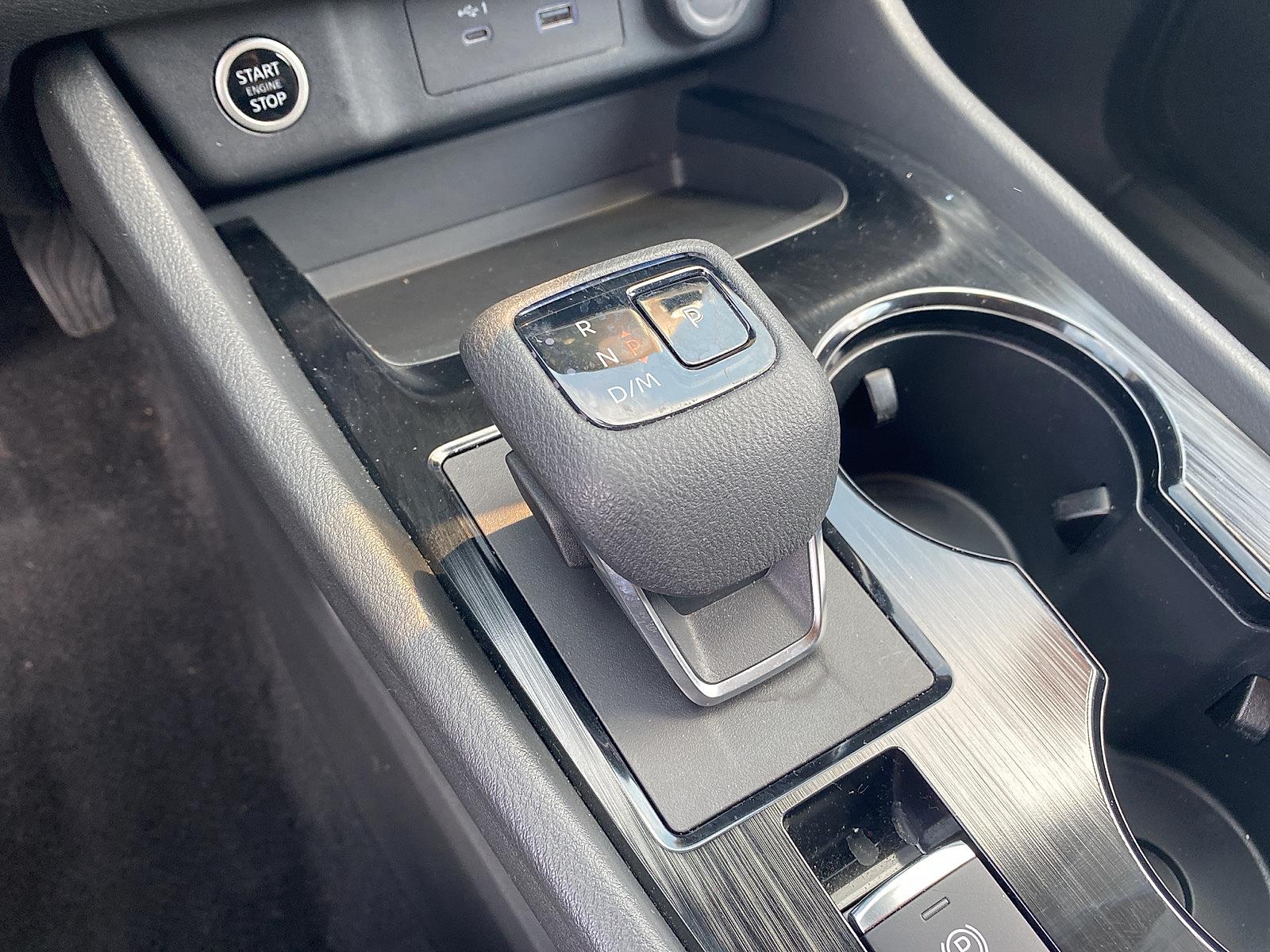 Vehicle image 17 of 26