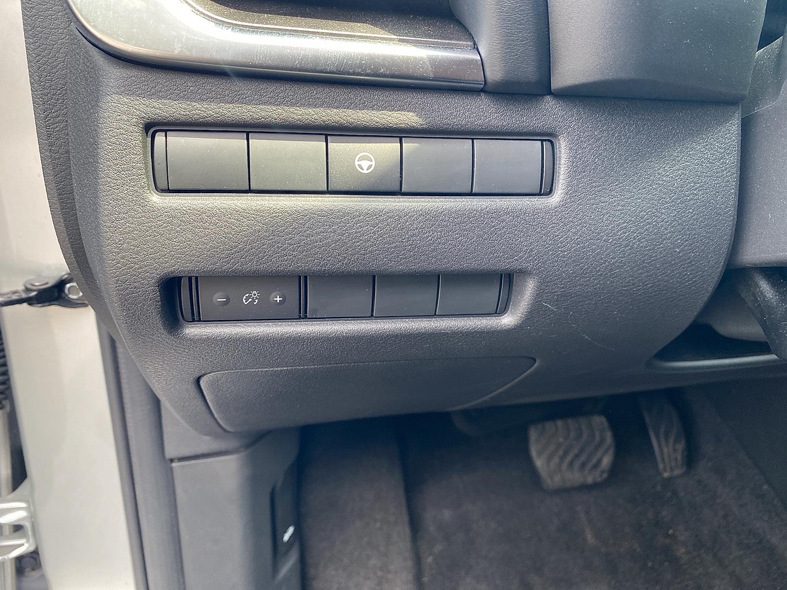 Vehicle image 24 of 26