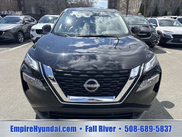 2023 Nissan Rogue SV Image 2 of 32