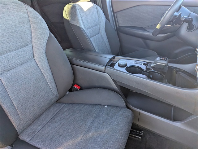 2023 Nissan Rogue SV Image 9 of 32