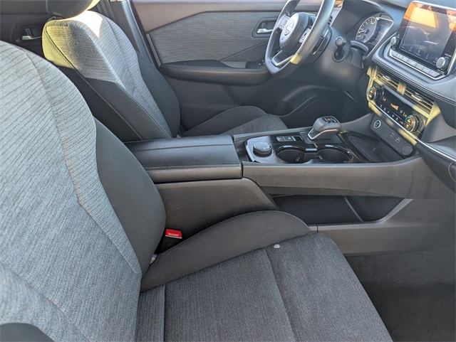 2023 Nissan Rogue SV Image 8 of 32