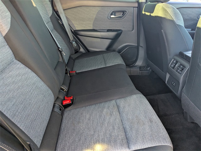 2023 Nissan Rogue SV Image 10 of 32