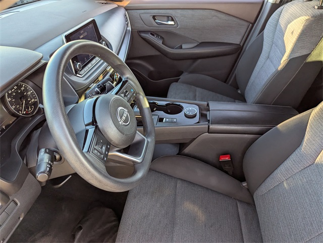 2023 Nissan Rogue SV Image 17 of 32