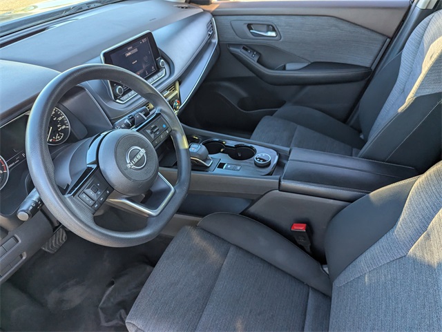 2023 Nissan Rogue SV Image 16 of 32