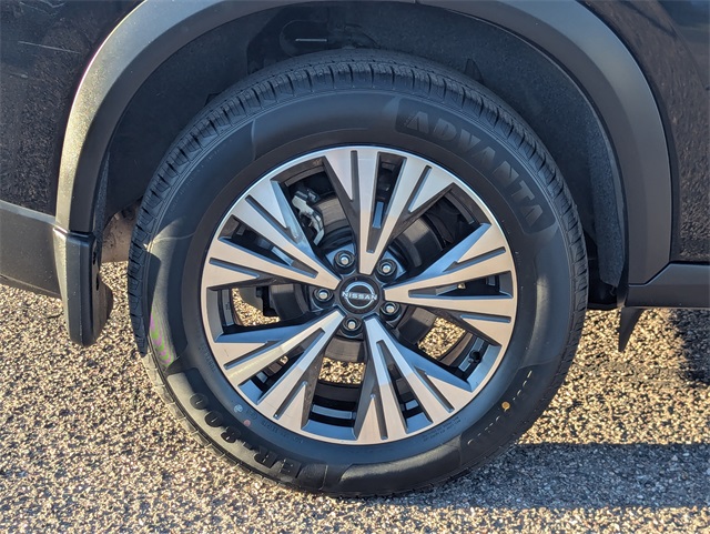 2023 Nissan Rogue SV Image 7 of 32