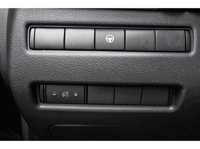 Vehicle image 22 of 32