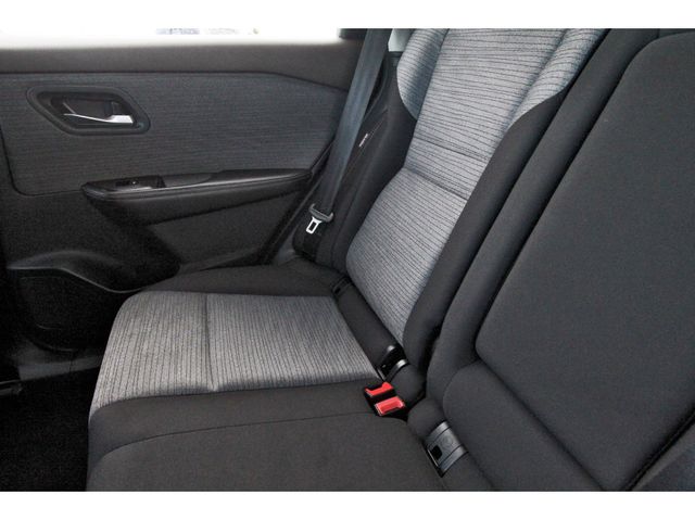 Vehicle image 13 of 32