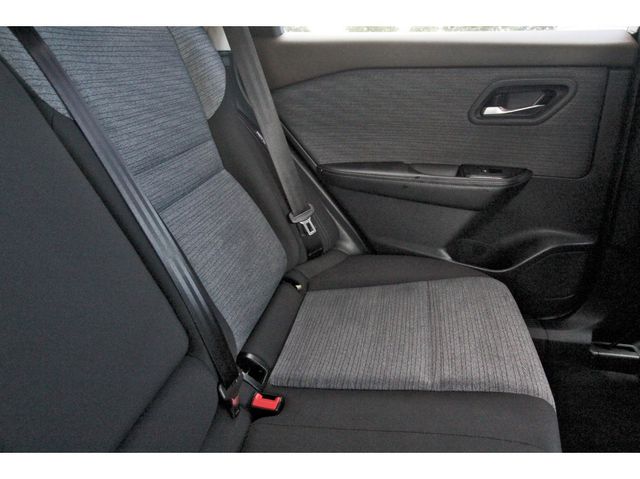 Vehicle image 14 of 32
