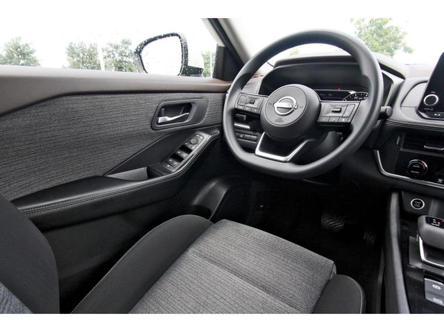 Vehicle image 10 of 32