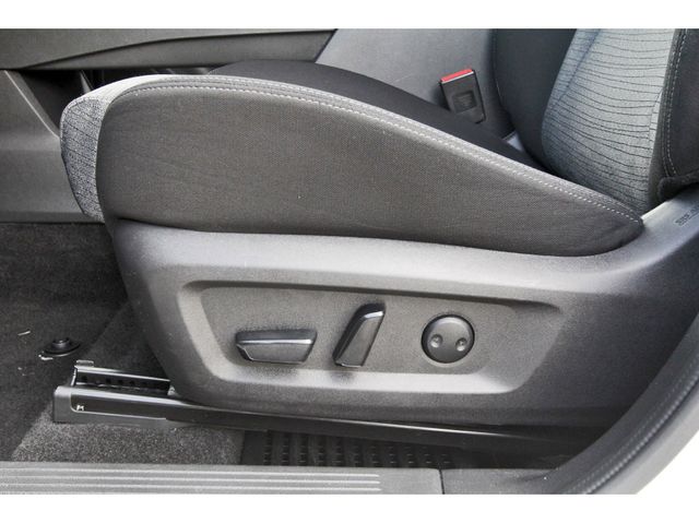 Vehicle image 29 of 32