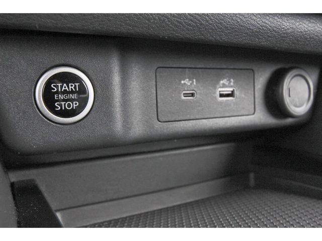 Vehicle image 28 of 32