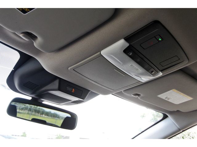 Vehicle image 23 of 32