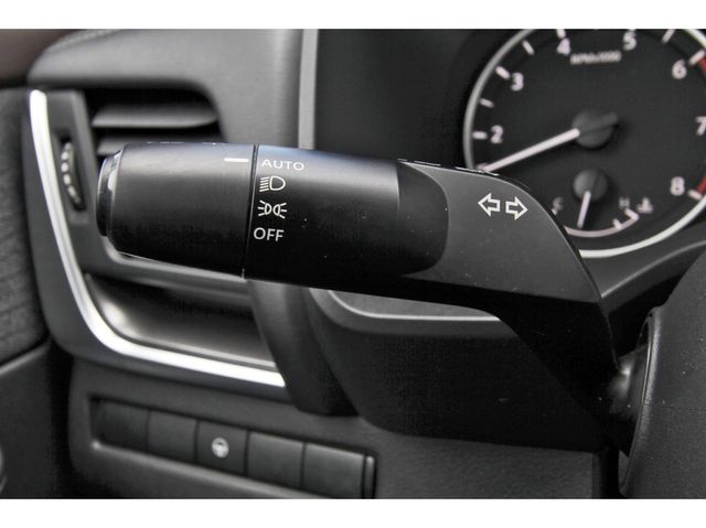 Vehicle image 19 of 32
