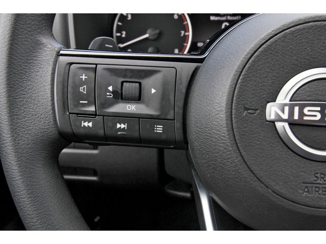 Vehicle image 17 of 32