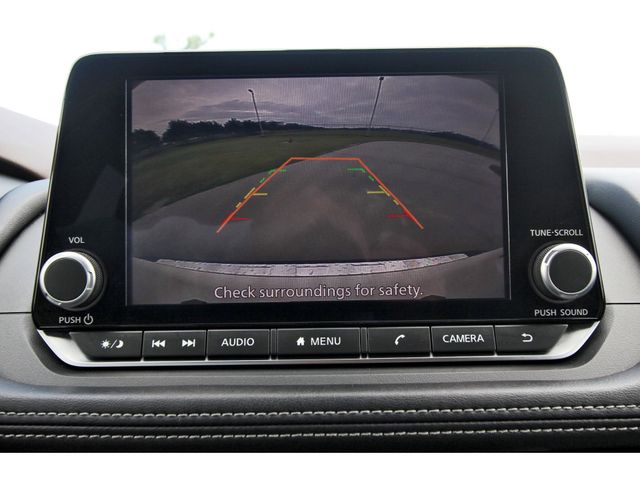 Vehicle image 24 of 32