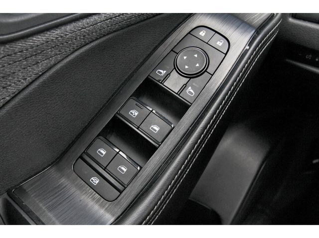 Vehicle image 21 of 32