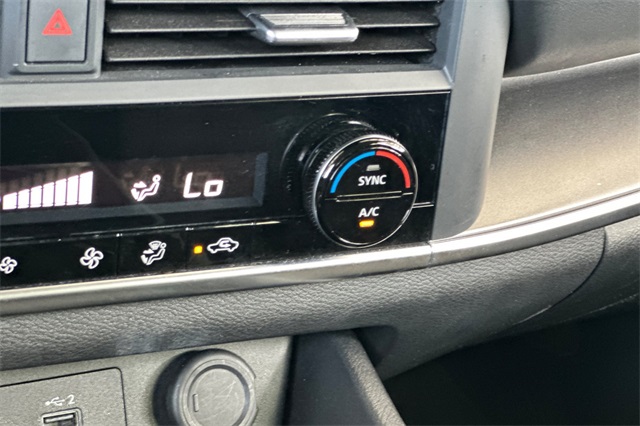 2023 Nissan Rogue SV Image 44 of 78