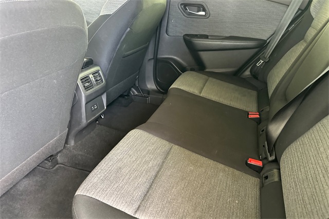 2023 Nissan Rogue SV Image 27 of 78