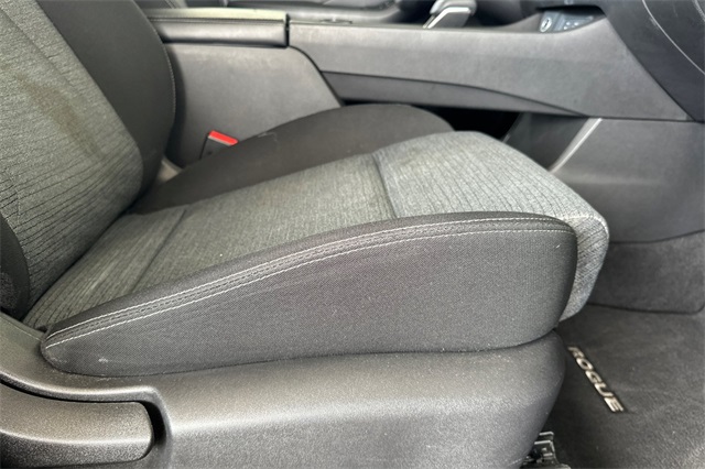 2023 Nissan Rogue SV Image 25 of 78