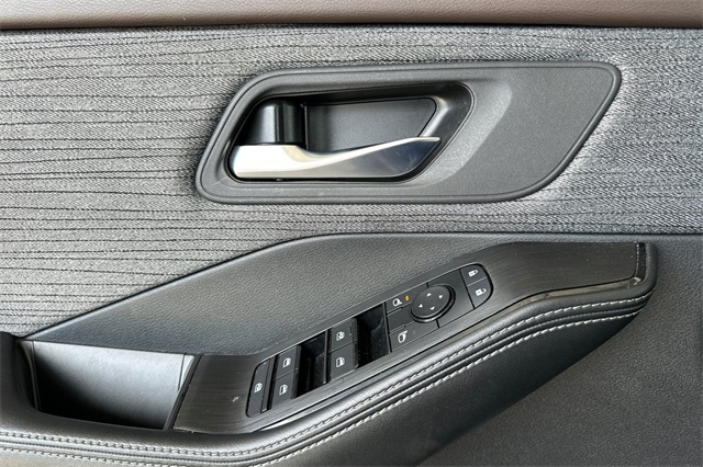 2023 Nissan Rogue SV Image 76 of 78