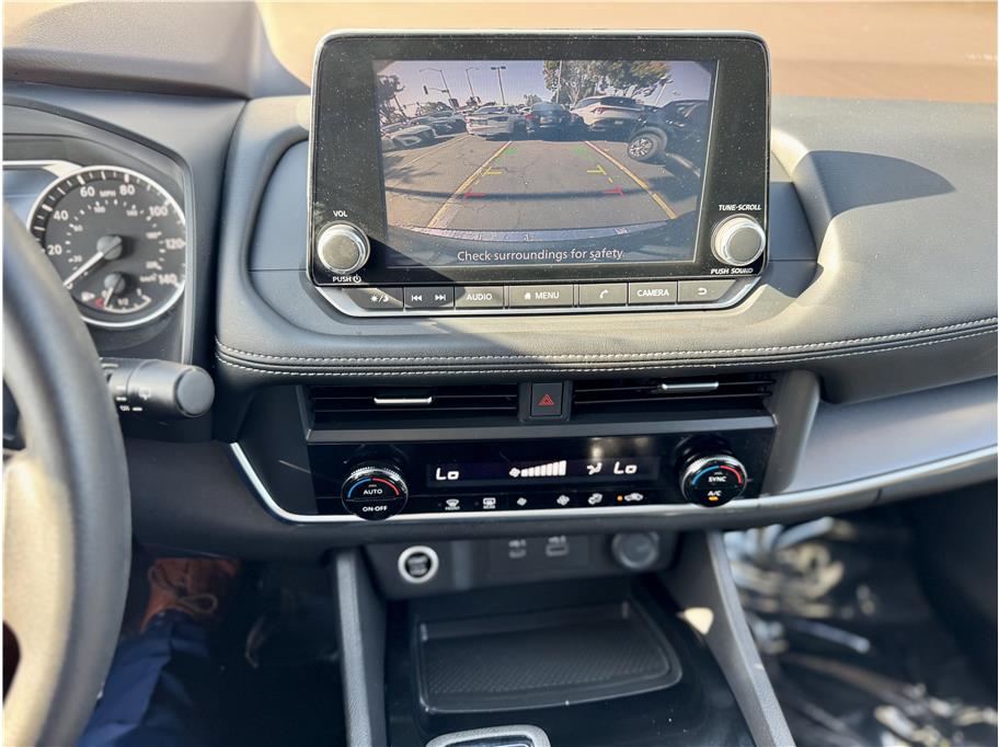 2023 Nissan Rogue SV Image 14 of 24