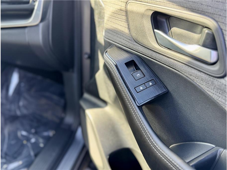 2023 Nissan Rogue SV Image 17 of 24