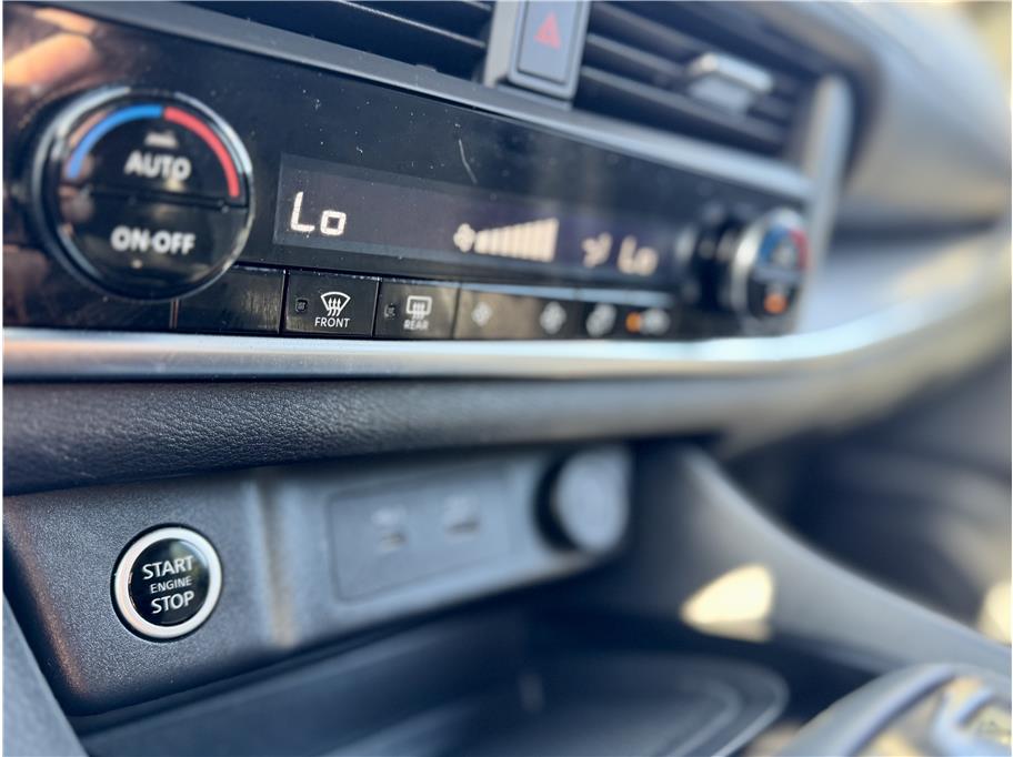 2023 Nissan Rogue SV Image 20 of 24