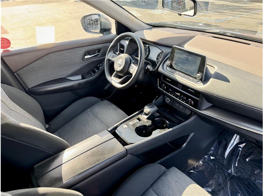 2023 Nissan Rogue SV Image 10 of 24