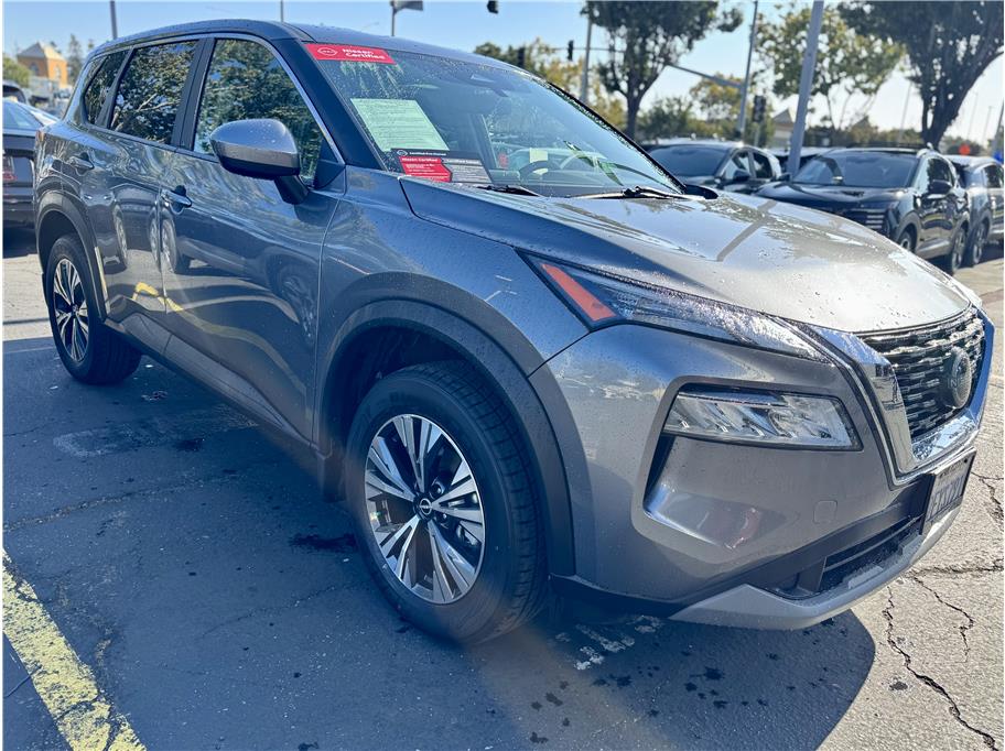 2023 Nissan Rogue SV Image 2 of 24
