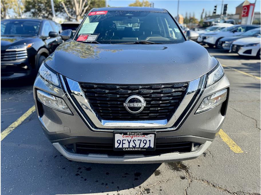 2023 Nissan Rogue SV Image 5 of 24