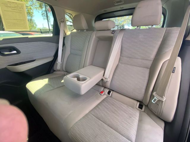 Vehicle image 17 of 20