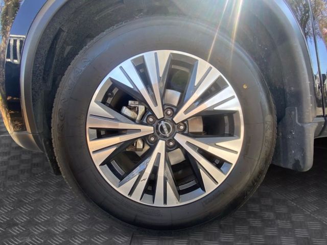 Vehicle image 15 of 20