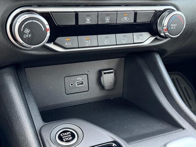 Vehicle image 13 of 22